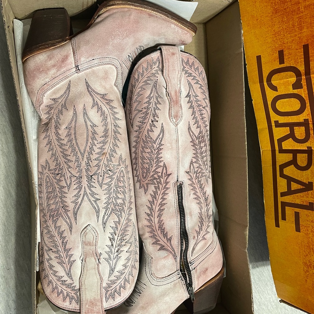 Corral Light Pink Embroidered Boots